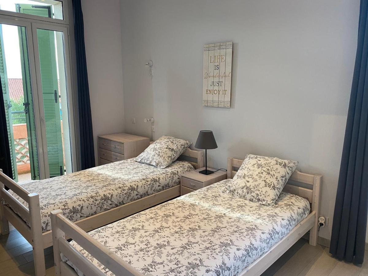 Agreable 3 Pieces Climatise Avec Vue Mer Et Parking Βιλφράνς-συρ-Μερ Εξωτερικό φωτογραφία