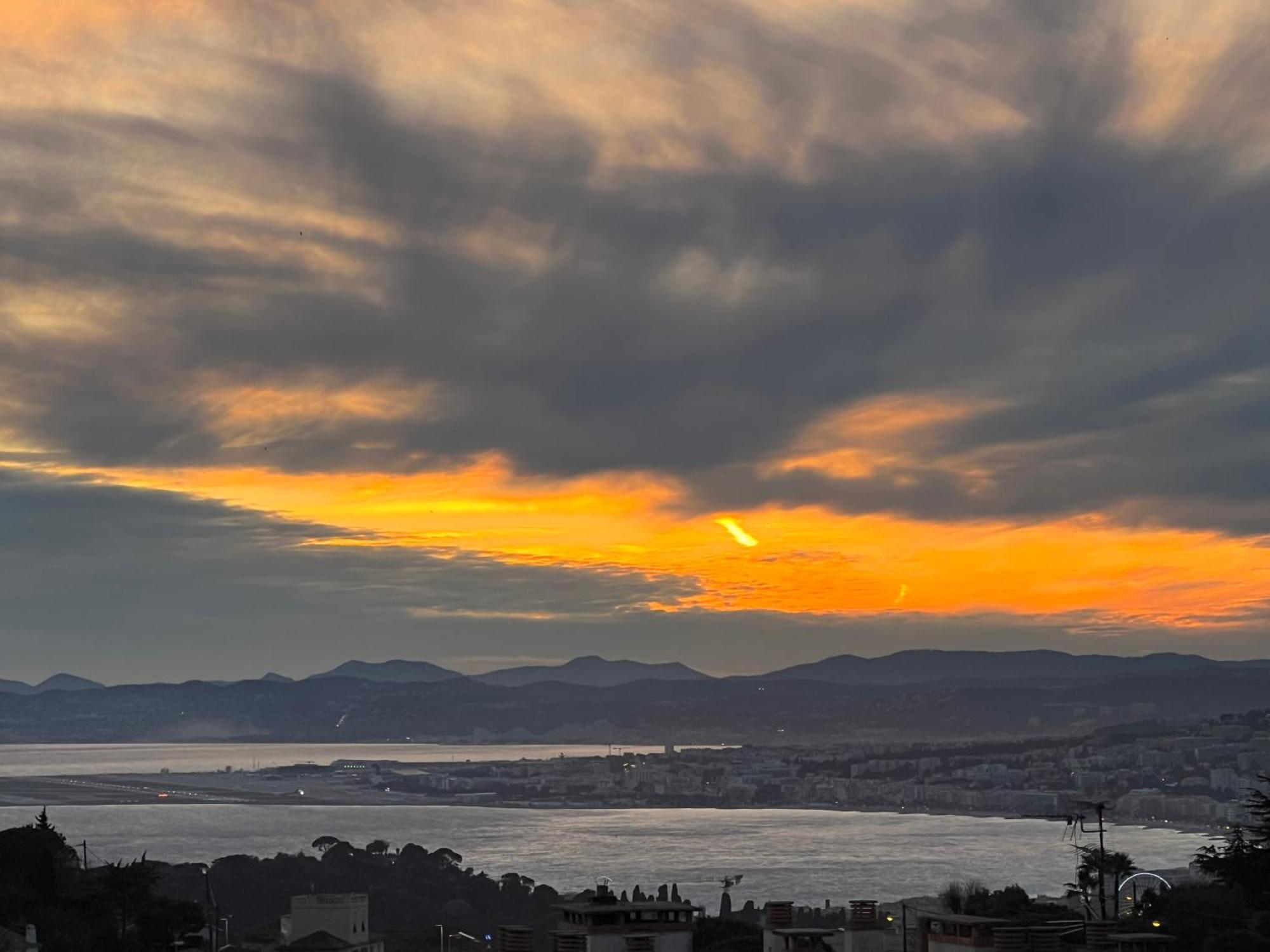 Agreable 3 Pieces Climatise Avec Vue Mer Et Parking Βιλφράνς-συρ-Μερ Εξωτερικό φωτογραφία